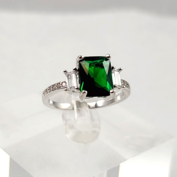 Sterling 2ct Emerald Ring - Picture 7 of 15